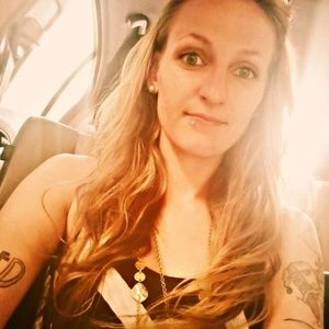 Meet your Posher, Demi